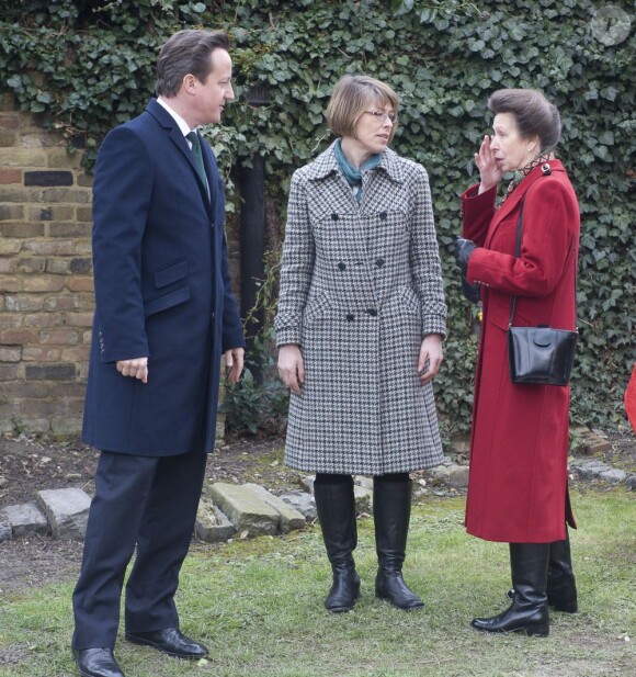 La princesse Anne plantait, avec le concours du Premier ministre David Cameron, le 6 000 000e arbre du programme de reboisement Jubilee Woods, le 27 mars 2013 dans une école d'Ashburnham.
