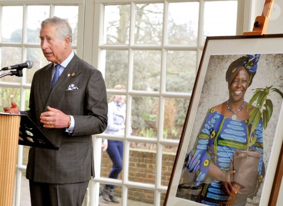 Le prince Charles s'exprimait le 27 mars 2013 aux jardins botaniques royaux de Kew sur la biologiste kenyane Wangari Maathai Muta, Nobel de la Paix 2004, décédée en septembre 2011.