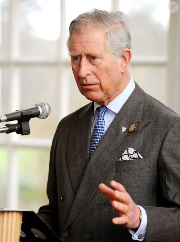 Le prince Charles plantait le 27 mars 2013 dans les jardins botaniques royaux de Kew un jeune chêne à la mémoire de la biologiste kenyane Wangari Maathai Muta, Nobel de la Paix 2004, décédée en septembre 2011.