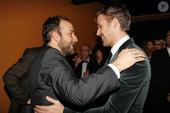 Derek Cianfrance et Ryan Gosling se saluent à la première de The Place Beyond the Pines à New York, le 28 mars 2013.