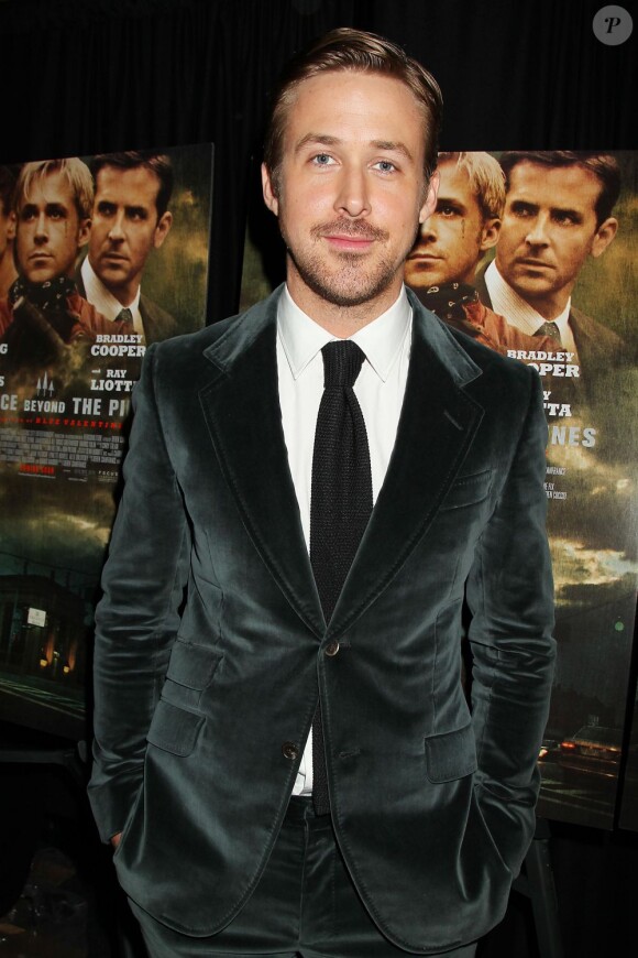 Ryan Gosling en velour pour la première de The Place Beyond The Pines à New York, le 28 mars 2013.