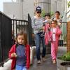 Jennifer Garner et ses enfants Violet, Seraphina et Samuel Affleck dans les rues de Los Angeles, le 30 mars 2013.