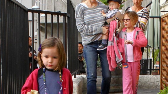 Jennifer Garner : Virée matinale et caféinée avec ses trois adorables bambins