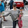 Jennifer Garner en compagnie de ses enfants Violet, Seraphina et Samuel Affleck dans les rues de Los Angeles, le 30 mars 2013.