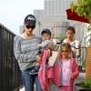 Jennifer Garner avec ses enfants Violet, Seraphina et Samuel Affleck à Los Angeles, le 30 mars 2013.
