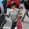 Jennifer Garner et ses enfants Violet, Seraphina et Samuel Affleck dans les rues de Los Angeles, le 30 mars 2013.
