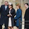 Les princesses Beatrice et Eugenie d'York, ainsi que leur père le prince Andrew (g.), assistaient le 31 mars 2013 à la messe de Pâques royale, en la chapelle St George à Windsor.