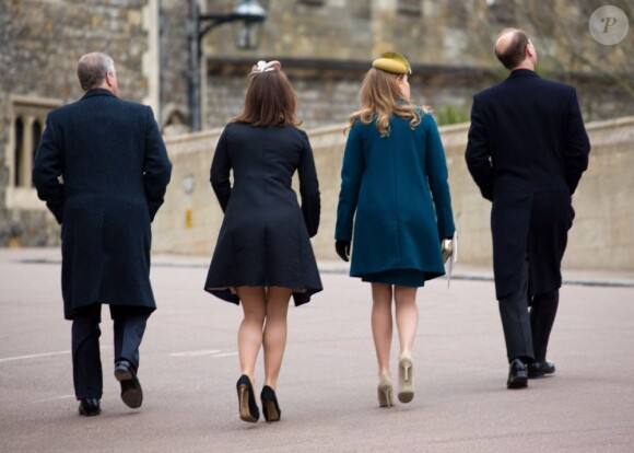 De dos, le prince Andrew, les princesses Eugenie et Beatrice d'York et le prince Edward lors de la messe de Pâques le 31 mars 2013.