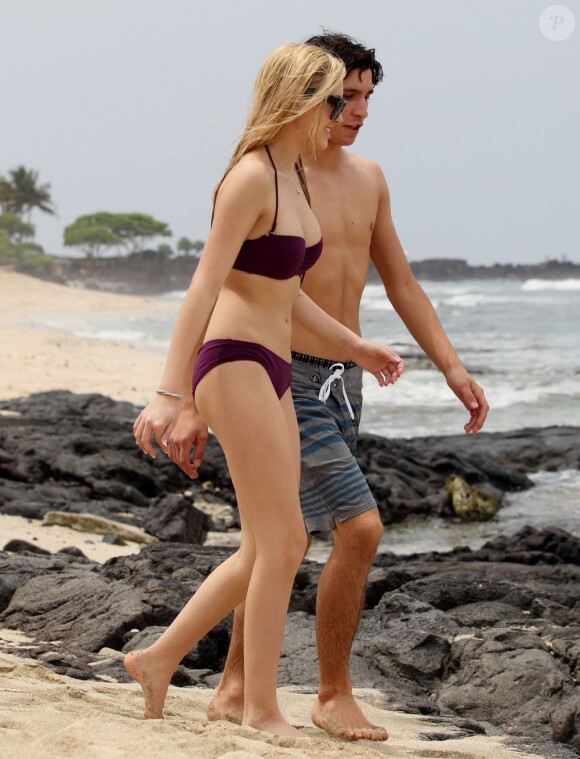 Ava Sambora, fille de l'actrice Heather Locklear et Richie Sambora, passe son week-end de Pâques à Hawaï avec des amis. Le 31 mars 2013.