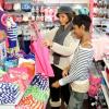 Nicole Murphy et ses deux filles Bella et Zola faisant du shopping à New York, le 1er avril 2013.