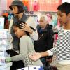 Nicole Murphy et ses deux filles Bella et Zola faisant du shopping à New York, le 1er avril 2013.