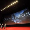 Olga Kurylenko et Tom Cruise lors de l'avant-première du film Oblivion à Moscou le 1er avril 2013