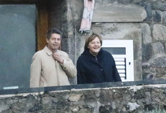 Angela Merkel et son mari Joachim Sauer en balade à Ischia en Italie le 30 mars 2013.