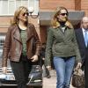 Les infantes Cristina et Elena d'Espagne rendant visite au roi Juan Carlos Ier à l'hôpital le 3 mars 2013.