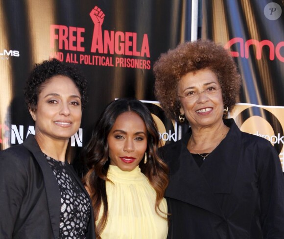 Shola Lynch, Jada Pinkett Smith et Angela Davis à la première du film Free Angela & All Political Prisoners à New York, le 3 avril 2013.