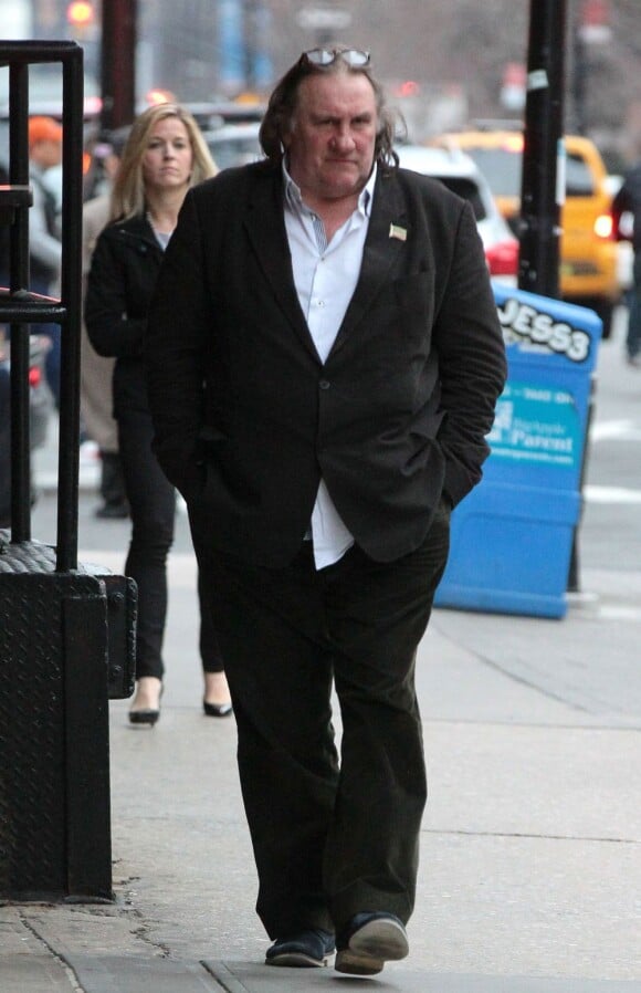 L'acteur Gérard Depardieu se balade dans les rues de New York, le 4 avril 2013.