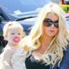 Jessica Simpson et la petite Maxwell dans les rues de Calabasas ce samedi 6 avril 2013.