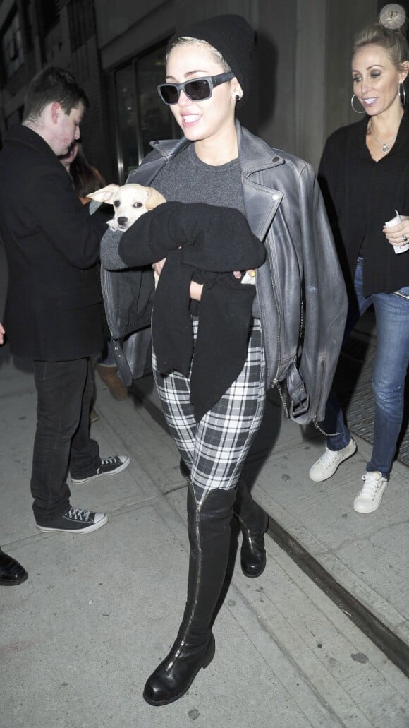 Miley Cyrus et sa mère Tish quittent un studio photo à New York, le 15 février 2013.