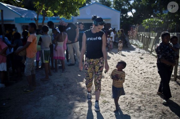 Katy Perry lors d'un séjour Madagascar pour le compte de l'UNICEF, du 4 au 6 avril 2013.