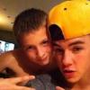 Christopher Bieber pose avec son frère Romain décédé samedi 6 avril 2013 dans un accident de voiture en Belgique.