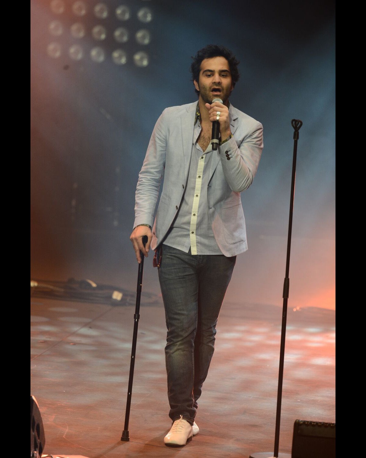 Photo Le chanteur Ycare sur la scène du Zénith de Lille lors de la