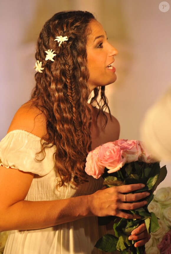 Elisa Tovati en showcase pour la sortie de l'album Thérèse-Vivre d'amour (prévue le 22 Avril 2013) à la Chapelle Sainte Thérèse de la Fondation des Apprentis d'Auteuil à Paris, le 10 avril 2013.