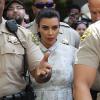 Kim Kardashian, enceinte et visiblement très énervée à la sortie du tribunal Stanley Mosk de Los Angeles dans le cadre de la procédure de divorce avec Kris Humphries, le 12 avril 2013