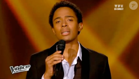 Stephan Rizon chante le Caruso le soir de la finale de The Voice le samedi 12 mai 2012 sur TF1