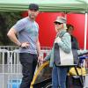Naomi Watts et son mari Liev Schreiber au Farmers Market à Brentwood, le 14 avril 2013.