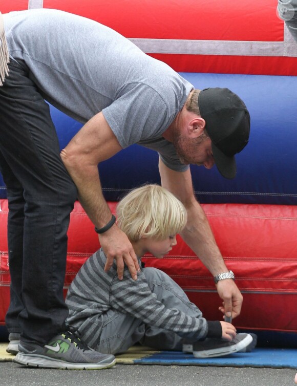 Liev Schreiber et ses fils Alexander et Samuel au Farmers Market à Brentwood, le 14 avril 2013.