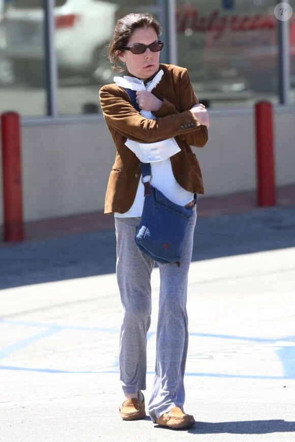 Exclusif - Lara Flynn Boyle, squelettique, se rend dans une clinique à Beverly Hills, le 16 avril 2013.