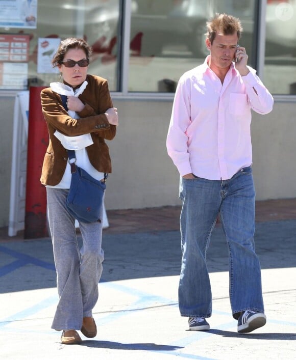 Exclusif - L'actrice Lara Flynn Boyle, squelettique, et son mari Donald Ray Thomas II se rendent dans une clinique à Beverly Hills, le 16 avril 2013.
