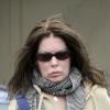 Exclusif - Lara Flynn Boyle va faire ses courses à Beverly Hills, le 14 avril 2013. Lara Flynn Boyle dévoile un corps squelettique et un cuir chevelu dégarni, symptômes des problèmes de poids et de la lutte contre l'anorexie qu'elle a subi dans le passé.