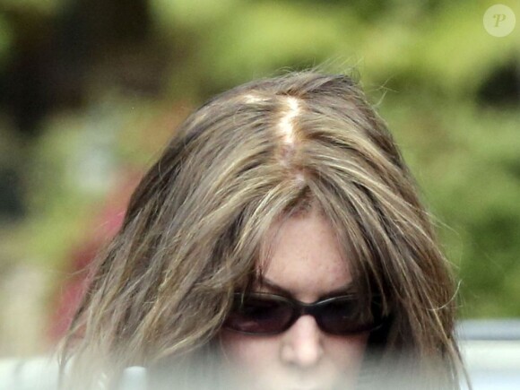 Exclusif - Lara Flynn Boyle va faire ses courses à Beverly Hills, le 14 avril 2013. Lara Flynn Boyle dévoile un corps squelettique et un cuir chevelu dégarni, symptômes des problèmes de poids et de la lutte contre l'anorexie qu'elle a subi dans le passé.