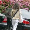 Exclusif - Lara Flynn Boyle va faire ses courses a Beverly Hills, le 14 avril 2013. Lara Flynn Boyle devoile un corps squelettique et un cuir chevelu dégarni, symptômes des problèmes de poids et de la lutte contre l'anorexie qu'elle a subi dans le passe.