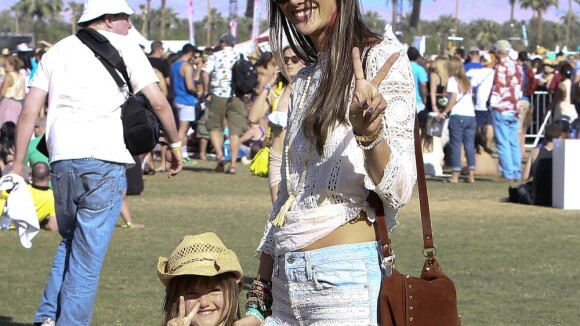 Alessandra Ambrosio à Coachella : Festivalière stylée avec son mini-moi Anja