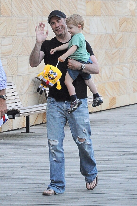 Exclu - John Travolta et son fils Benjamin à Sydney, le 18 avril 2013.
