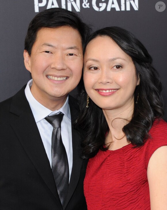 Ken Jeong et sa femme à la première de Pain and Gain au TCL Chinese Theatre de Los Angeles, le 22 avril 2013.