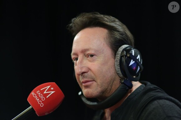 Julian Lennon, fils de John Lennon, dans les studios de Radio Monaco, pour parler de sa fondation White Feather, le 23 avril 2013.
