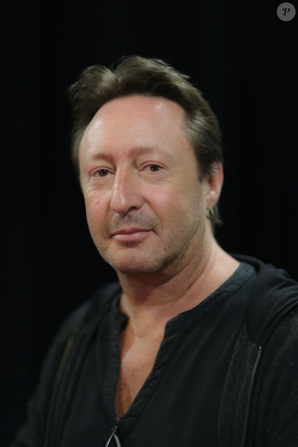 Julian Lennon, fils de John Lennon, invité de Radio Monaco, pour parler de sa fondation White Feather, le 23 avril 2013.