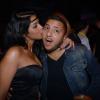 Ayem Nour et Kamel Djibaoui lors de la soirée Hollywood Girls 2, au duplex à Paris, le 26 octobre 2012 - Et un petit bisou pour Kamel !