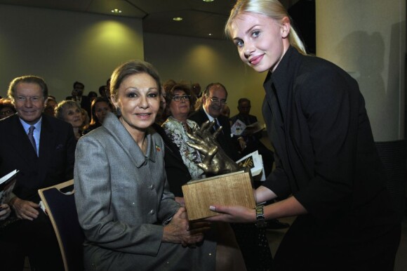 Farah Pahlavi était présente au salon international d'art Art Monaco '13 le 25 avril 2013 au Forum Grimaldi, pour l'inauguration et une vente aux enchères organisée au profit de la Fondation du Prince Alireza Pahlavi, qui s'est donné la mort à Boston en janvier 2011.