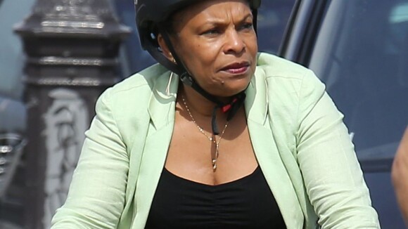 Christiane Taubira : Ecolo, la ministre en virée vélo sous le soleil parisien