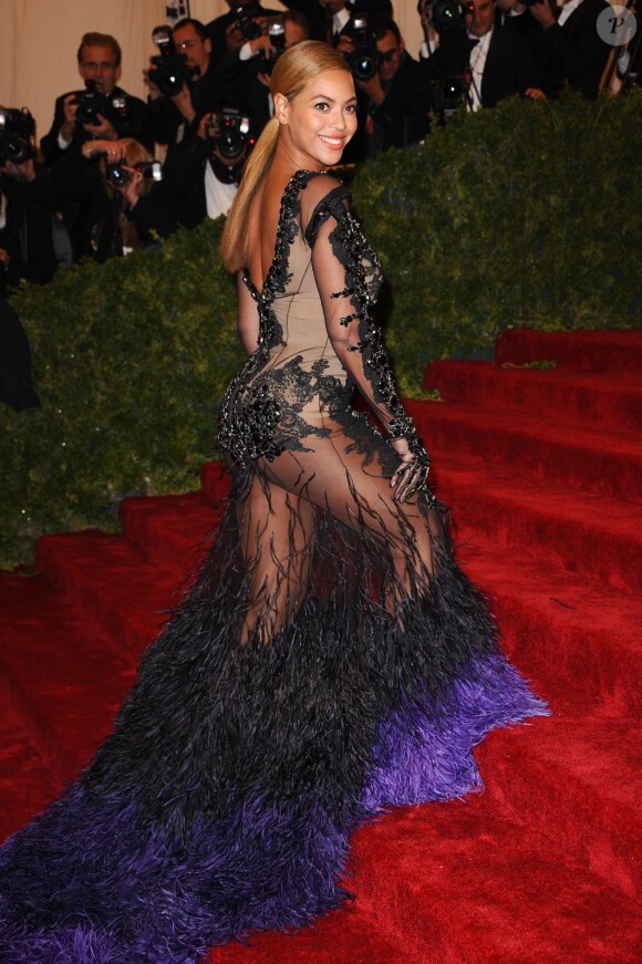 Beyoncé Knowles porte une robe Givenchy lors du gala du Costume Institute à New York. Mai 2012.