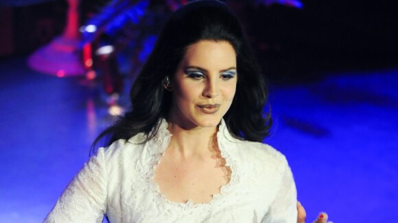 Lana Del Rey à Paris : La poupée glamour et immaculée envoûte l'Olympia