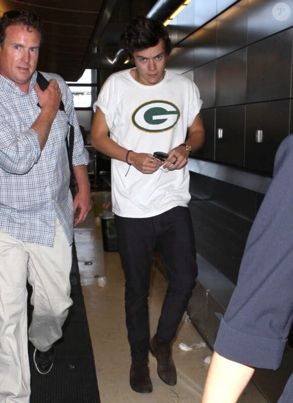 Harry Styles arrivant à l'aéroport de LA pour prendre l'avion pour Paris le 27 avril 2013