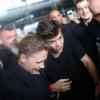 Harry Styles arrivant à l'aéroport Roissy Charles de Gaulle (Paris) sous protection policière, le dimanche 28 avril 2013.
