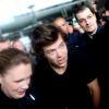 Harry Styles arrivant à l'aéroport Roissy Charles de Gaulle (Paris) sous protection policière, le dimanche 28 avril 2013.