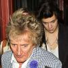 Harry Styles sortant d'un restaurant de Los Angeles en compagnie de Rod Stewart, sa femme et sa fille Kimberly, le 25 avril 2013.