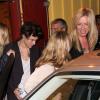 Harry Styles sortant d'un restaurant de Los Angeles en compagnie de Rod Stewart, sa femme et sa fille, le 25 avril 2013.